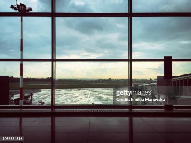 airport lounge - inner views stock-fotos und bilder