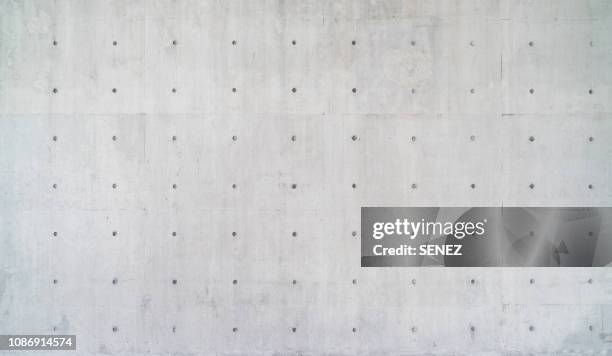 empty studio background, concrete texture - pared de cemento fotografías e imágenes de stock