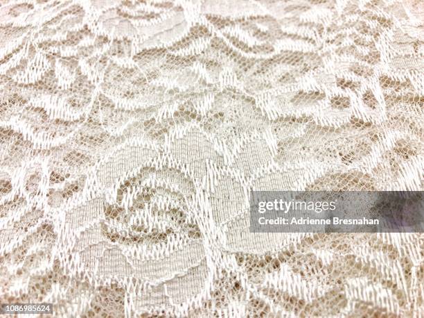 ivory floral lace, close up - encaje fotografías e imágenes de stock