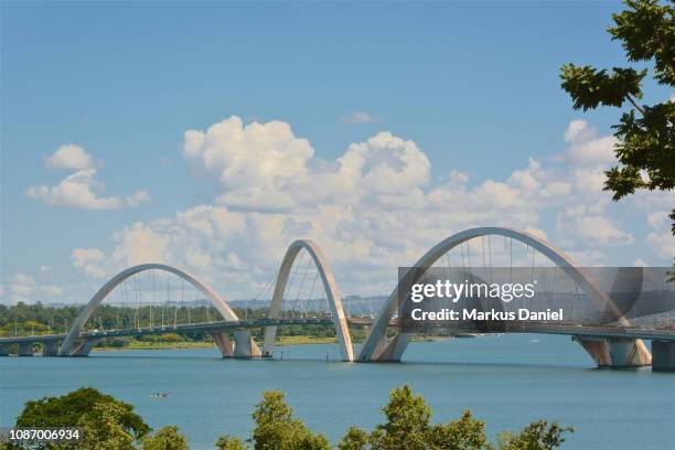 juscelino kubitschek bridge (ponte jk or also called terceira ponte) - brasília stock pictures, royalty-free photos & images