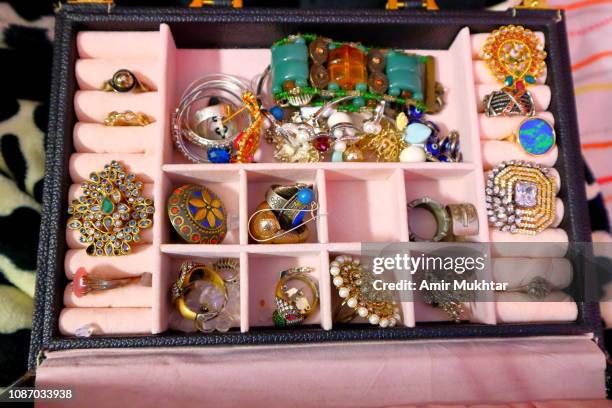 jewelry box - schmuckschatulle stock-fotos und bilder