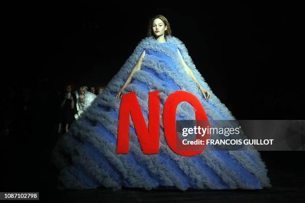 TOPSHOT-FASHION-FRANCE-VIKTOR & ROLF TOPSHOT-FASHION-FRANCE-VIKTOR & ROLF