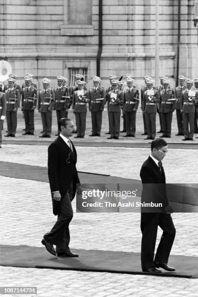 Argentine President Jorge Rafael Videla reviews the honour guard during the welcome ceremony at the Akasaka State Guest House on October 8, 1979 in...