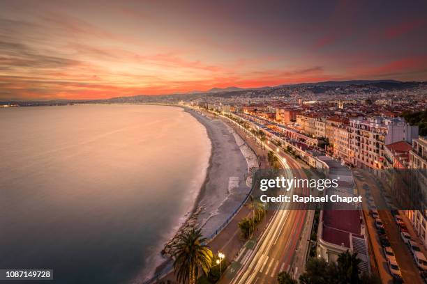 high angle view of the promenade des anglais and downtown of nice from castle hill park, nice, france - southeastern france stockfoto's en -beelden