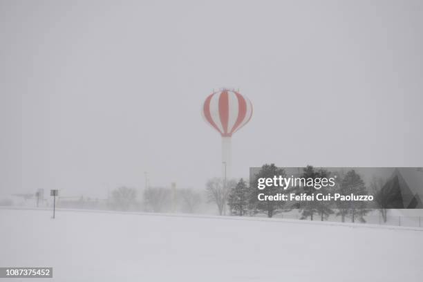 water tower and snow storm at fargo, north dakota, usa - fargo north dakota fotografías e imágenes de stock