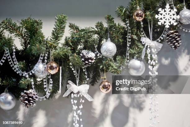 christmas decorations - snowflake ball 個照片及圖片檔