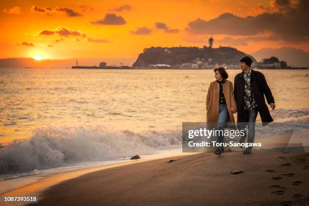 紅葉の若者たち - 三浦半島 ストックフォトと画像