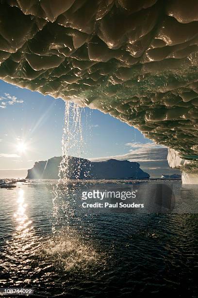 icebergs, disko bay, greenland - jakobshavn glacier stockfoto's en -beelden