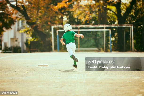 base runner running between bases in baseball game - batting sports activity stock pictures, royalty-free photos & images