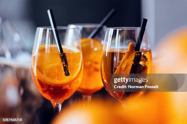 aperitif spritz drinks - 食前酒 ストックフォトと画像