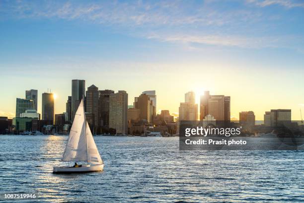 boston skyline seen during sunset from piers park, massachusetts, usa. - boston massachusetts stock-fotos und bilder