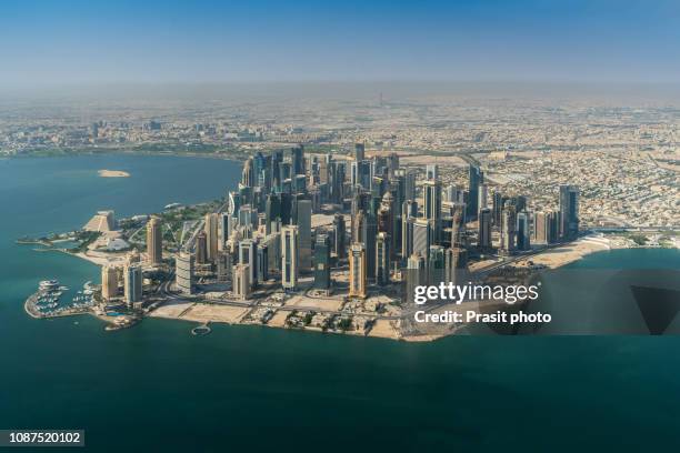 aerial view of doha city skyline, qatar. - capital region fotografías e imágenes de stock