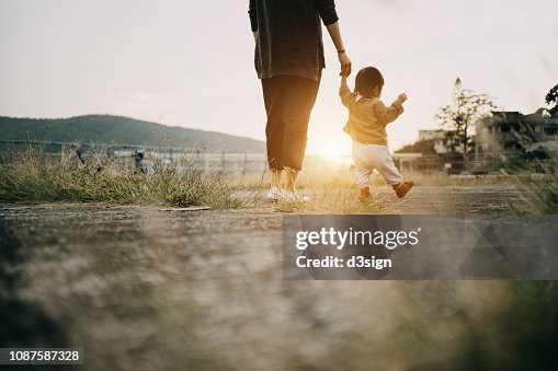 Holding Hands What Can I Do To Help My Baby Walk Baby Girl Holding