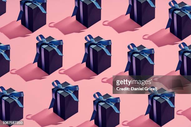a lot of presents placed in a pattern - regalo foto e immagini stock