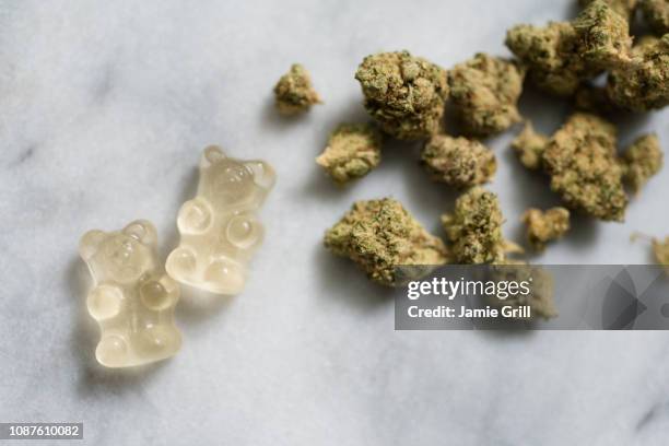 marijuana and gummy bear edibles - gummibär stock-fotos und bilder