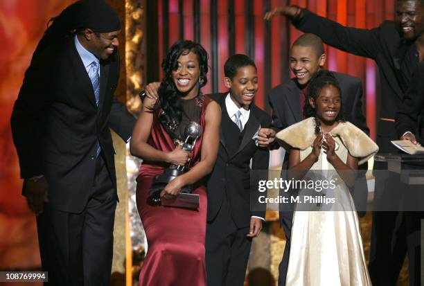 Ali LeRoi, Tichina Arnold, Tyler James Williams, Tequan Richmond, Imani Hakim, and Terry Crews winners of Outstanding Comedy Series for "Everybody...