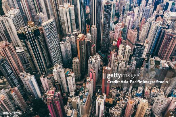 vista aérea del skyline de hong kong - isla de hong kong fotografías e imágenes de stock