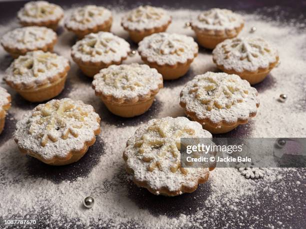 mini mince pies dusted with icing sugar, close-up - mince pie stock pictures, royalty-free photos & images