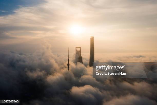 aerial view of shanghai at dawn - the bund foto e immagini stock