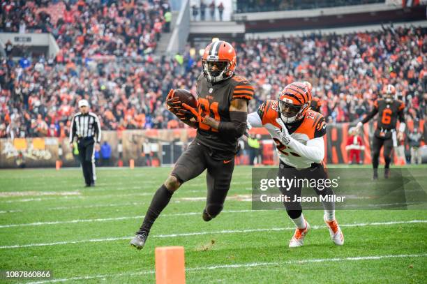 Wide receiver Rashard Higgins of the Cleveland Browns evades a take from cornerback Darius Phillips of the Cincinnati Bengals to score a touchdown...