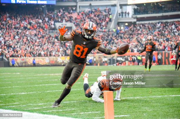 Wide receiver Rashard Higgins of the Cleveland Browns evades a take from cornerback Darius Phillips of the Cincinnati Bengals to score a touchdown...