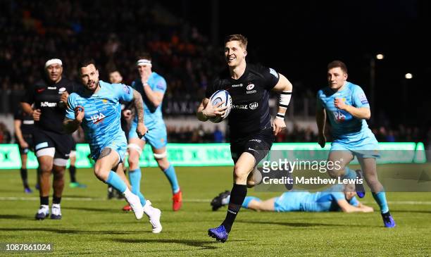 David Strettle of Saracens scores a try during the Gallagher Premiership Rugby match between Saracens and Worcester Warriors at Allianz Park on...