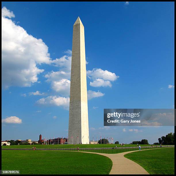 washington monument rats eye view - national monument stock pictures, royalty-free photos & images