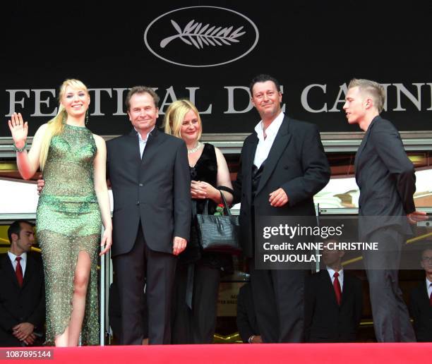 Ukrainian actress Ekateryna Rak, Austrian director Ulrich Seidl and his wife, and Austrian actors Michael Thomas and Paul Hofmann pose 21 May 2007...