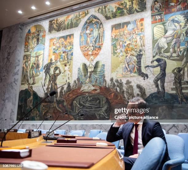 January 2019, US, New York City: Heiko Maas , Foreign Minister, sits one day before the meeting with a smartphone in his hand in the hall of the...