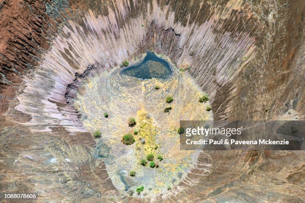 aerial view looking straight down into the dormant nabuyatom volcano - turkanameer stockfoto's en -beelden