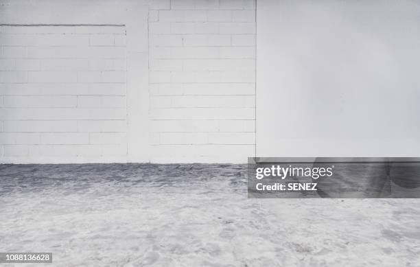 empty studio background, concrete texture - betonblock stock-fotos und bilder
