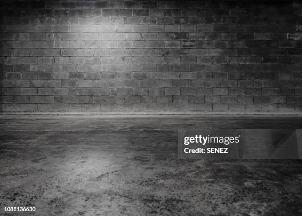 empty studio background, concrete texture - zementboden stock-fotos und bilder