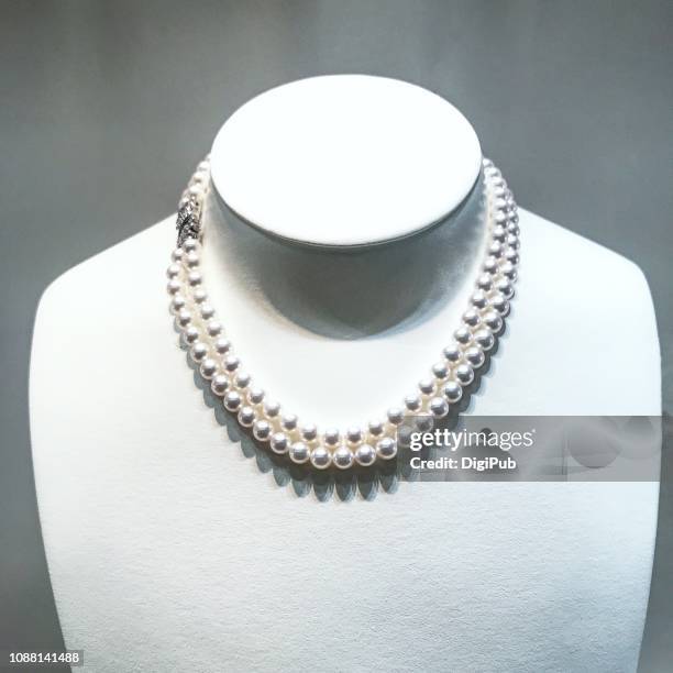 pearl necklace - pearl necklace stock pictures, royalty-free photos & images