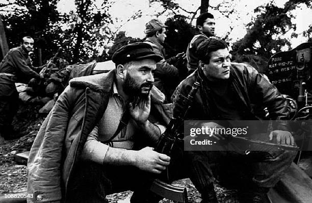 Georgian national guardsmen wait in position 19 October 1992 on the front line near Ochamichir, where fighting between Georgian troops and Abkhazian...