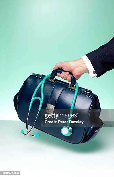 call out/visiting doctor - arzt koffer stock-fotos und bilder