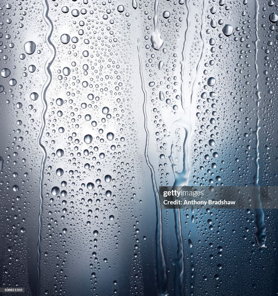 Shadowy blue patterns of condensation