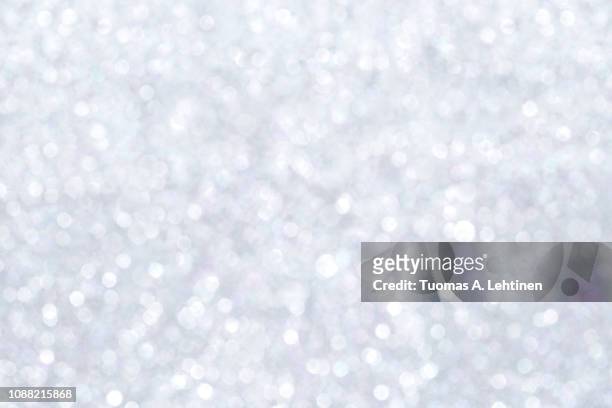 shiny silver bokeh texture background - silber hintergrund stock-fotos und bilder