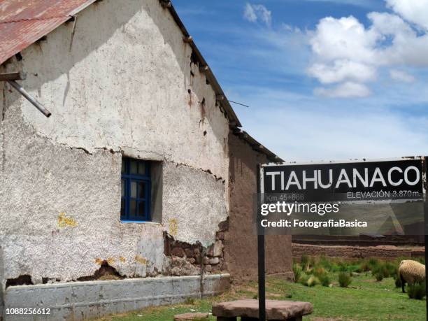 tiahuanaco - ruïnes van tiahuanaco stockfoto's en -beelden