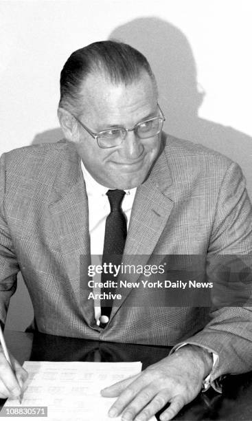 Cut World Series Pie 680 5th Ave Shows: Bowie Kuhn, Baseball Comm as he tells press how the World Series profits will be split up.