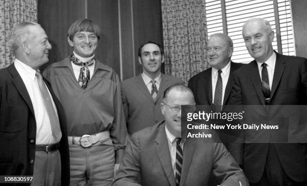Ken Harrelson appears satisfied as he agrees to join Indians after lengthy conference with : prez Gabe Paul, Indians; Robert Woolf, his attorney; AL...