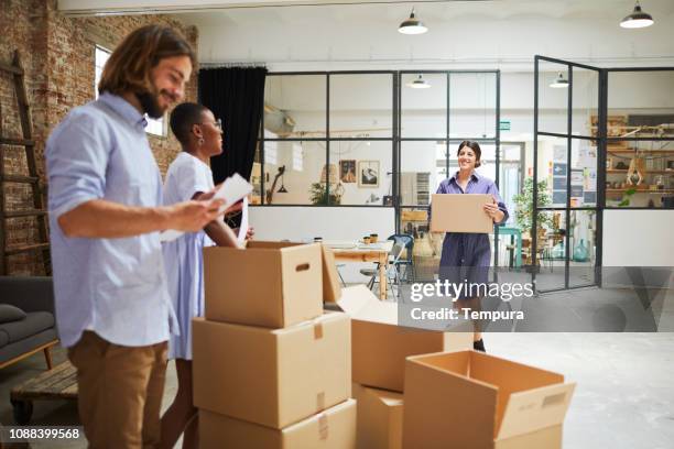 business relocation unboxing on a new office. - mudança de escritório imagens e fotografias de stock