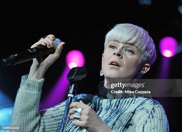 Robyn 8,075 Robyn Singer Stock Photos, High-Res Pictures, and Images - Getty ...