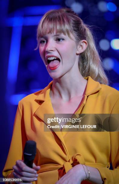 Angel Singer 809 Angèle Singer Stock Photos, High-Res Pictures, and Images - Getty ...