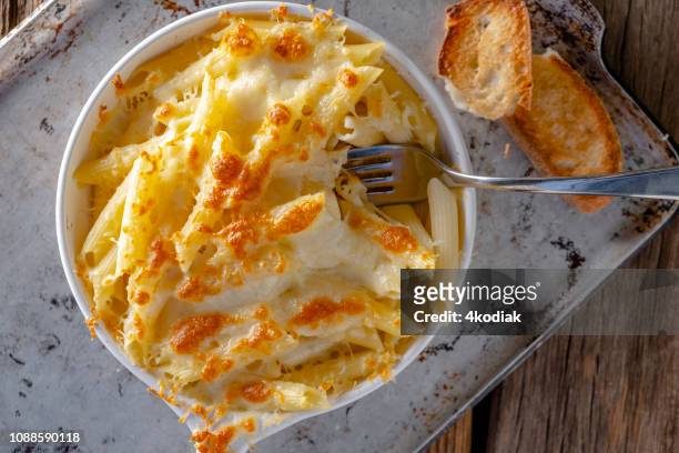 macaroni & kaas - macaroni and cheese stockfoto's en -beelden
