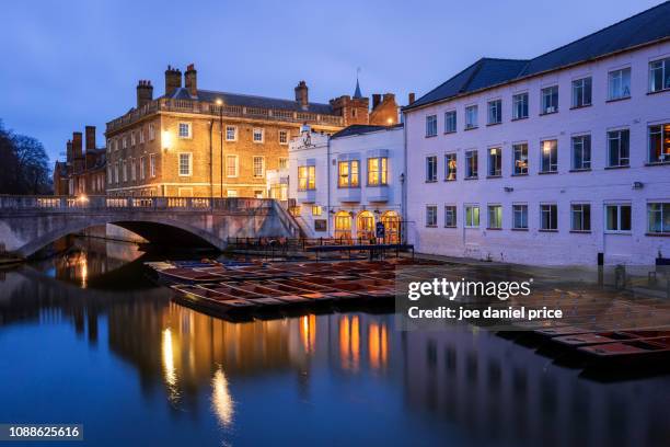 punting station, cambridge, england - cambridge punting stock pictures, royalty-free photos & images