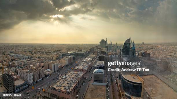 riyadh, saudi arabia, in the morning - saudi arabia city stock-fotos und bilder