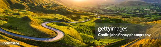 edale valley twisty road at sunset large panoramic. english peak district. uk - pennines stockfoto's en -beelden