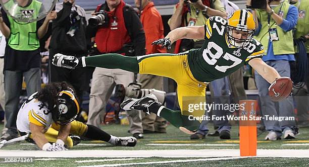 Green Bay Packers wide receiver Jordy Nelson dives just short of the end zone covered by Pittsburgh Steelers safety Troy Polamalu in Super Bowl XLV...