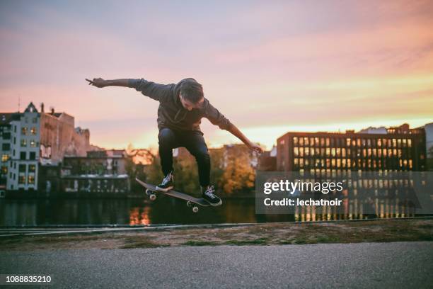 skateboarding tricks in berlin by the spree river - skate stock pictures, royalty-free photos & images