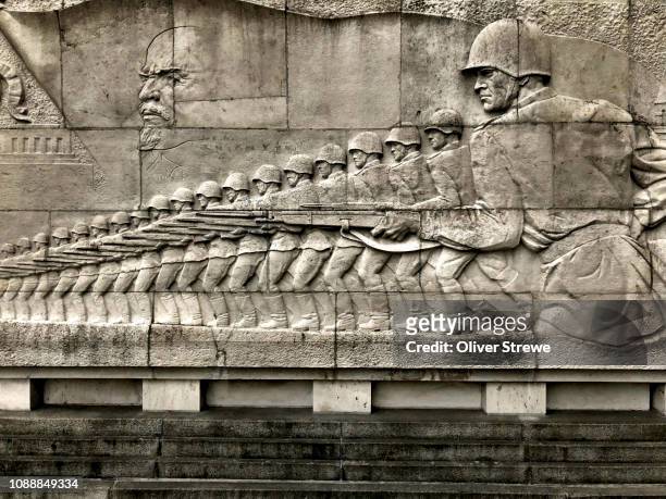 soviet war memorial in treptower park - berlin wwii stock pictures, royalty-free photos & images